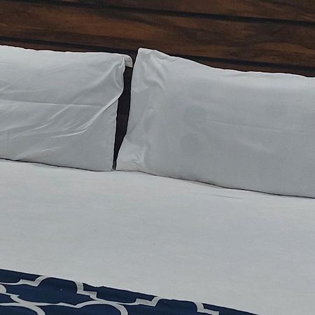 Gulshan Guest House Карачи Екстериор снимка